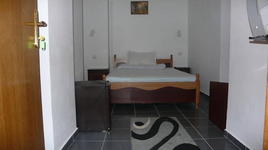 Hotel Uranus Bucharest Exterior photo