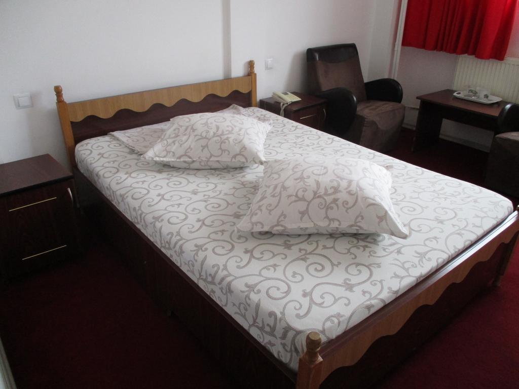 Hotel Uranus Bucharest Exterior photo
